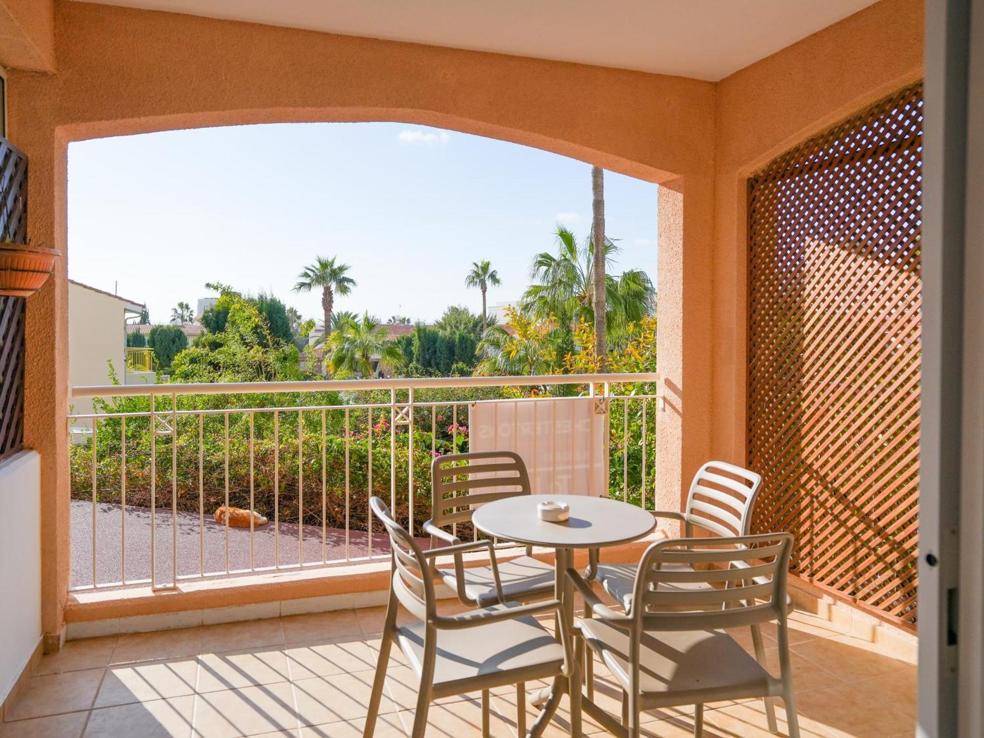 Resitour - Regina Gardens Appartement Paphos